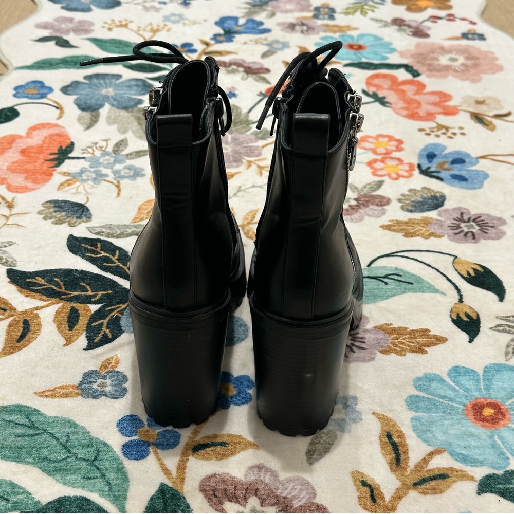 Stylish Black Lace-Up Platform Boots - Picture 4 of 11
